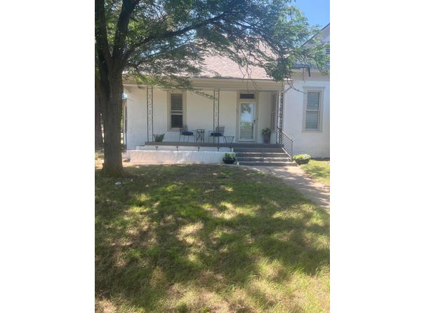 401 Cedar Street, McLean, TX 79057