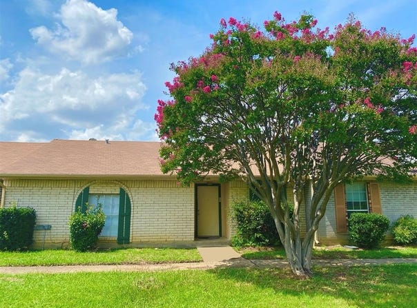 24 E Mountain Creek Court, Grand Prairie, TX 75052