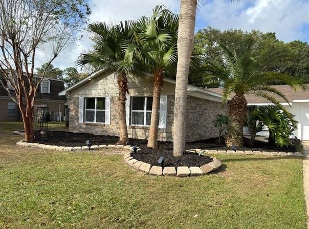 3221 Nottingham Rd, Ocean Springs, MS 39564