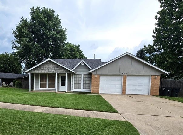 908 Bronze Medal Road, Moore, OK 73160