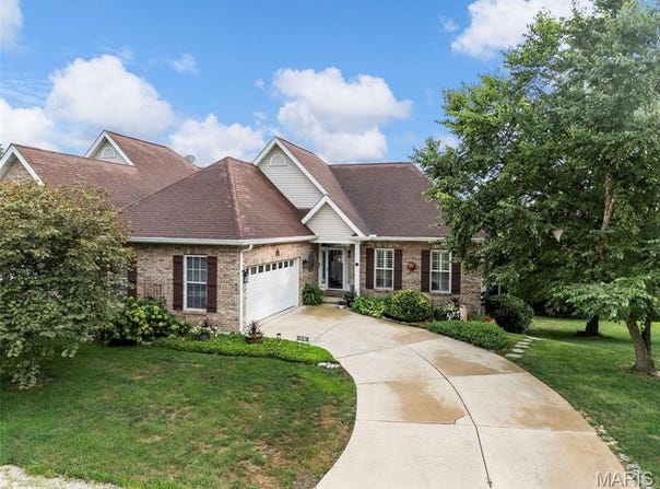 145 Brickyard Drive, Golden Eagle, IL 62036