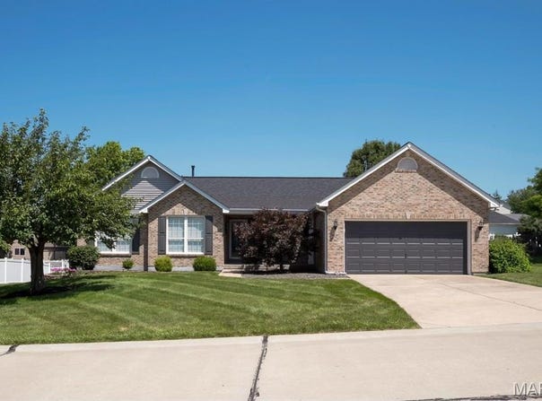 5070 Douglas Park Drive, St Peters, MO 63304