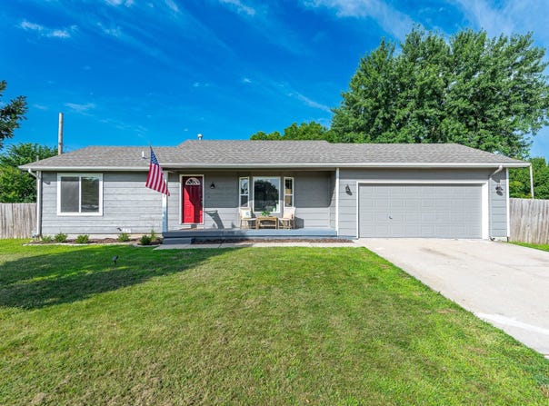 511 Edgewood Ave, Augusta, KS 67010