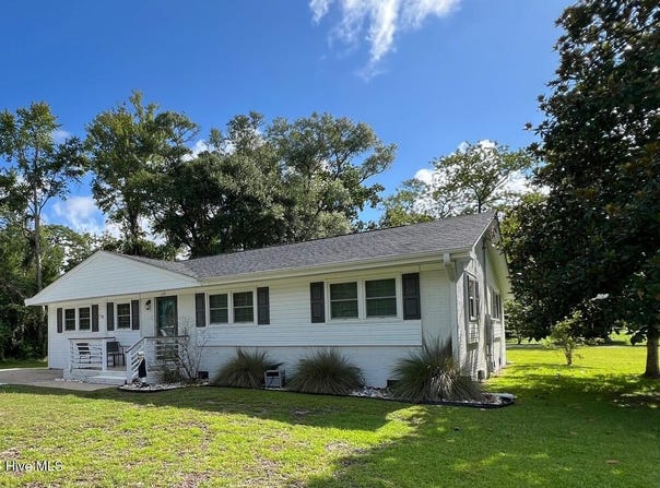109 Yaupon Drive, Cape Carteret, NC 28584