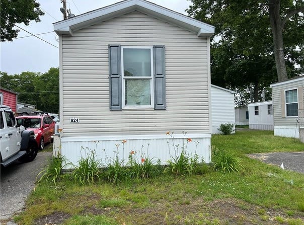 824 Forest Park Avenue, Middletown, RI 02842