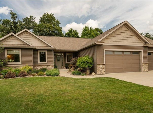 4089 Stone Point Drive NE, Rochester, MN 55906