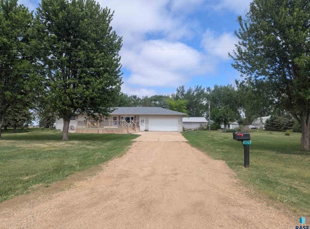 47924 279th St, Canton, SD 57013