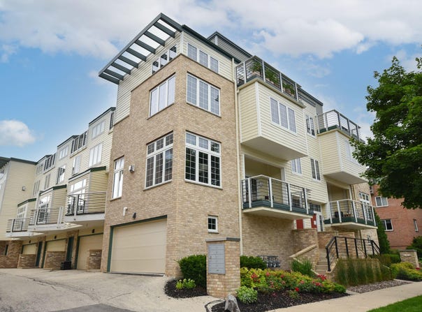 2575 N Farwell Ave, Milwaukee, WI 53211