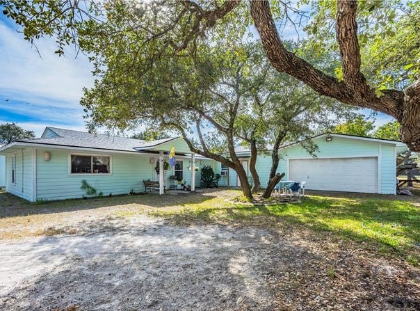 5 Circle Lake Dr, ROCKPORT, TX 78382