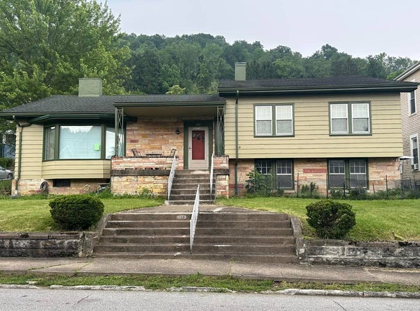 129 Edgington Lane, Wheeling, WV 26003