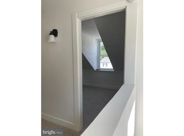 610 BORDENTOWN ROAD, BURLINGTON, NJ 08016