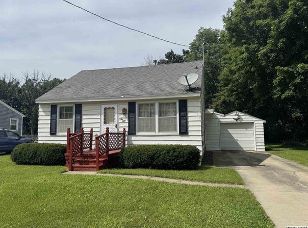 1050 17th NE, MASON CITY, IA 50401