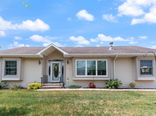 209 Jefferson St, Buhl, MN 55713
