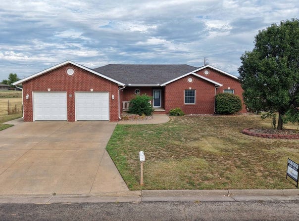 1103 Elizabeth Dr, Ellsworth, KS 67439