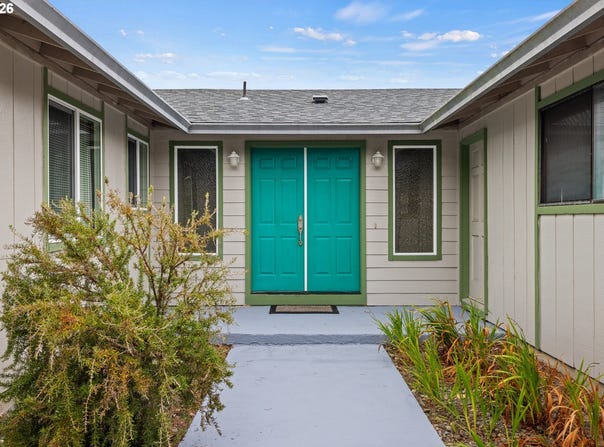 2521 DELORES Ln, NorthBend, OR 97459