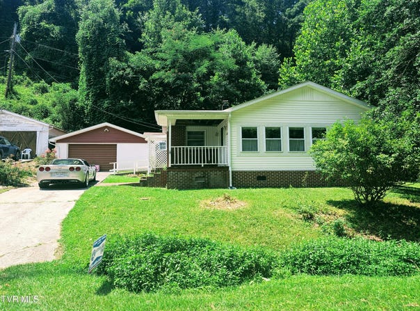 10632 Sandlick Road, Bee, VA 24217