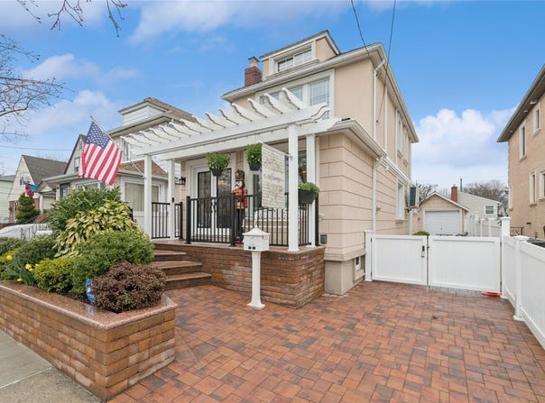 87-15 258th Street, Floral Park, NY 11001