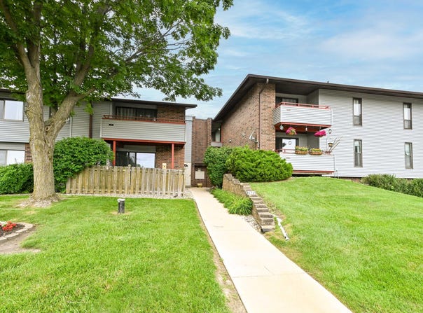 7921 S 68th St, Franklin, WI 53132
