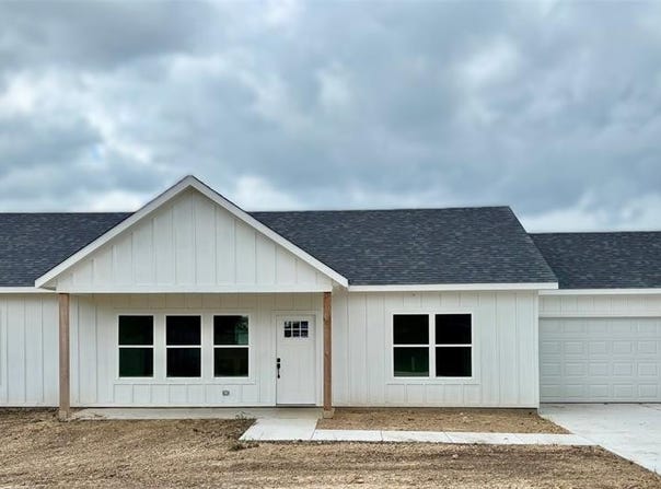 104 Magnolia Street, Lone Oak, TX 75453