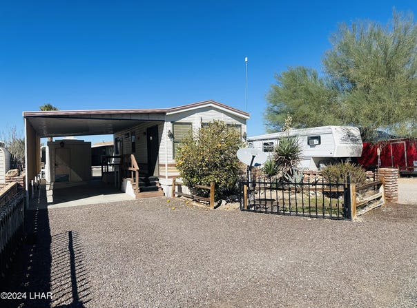 200 N Moon Mountain Ave #44, Quartzsite, AZ 85346