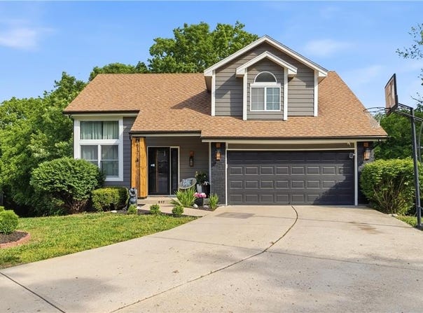 817 NW Golden Court, Blue Springs, MO 64015