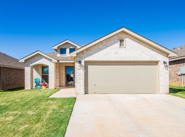 3207 Cottonwood Avenue, Wolfforth, TX 79382