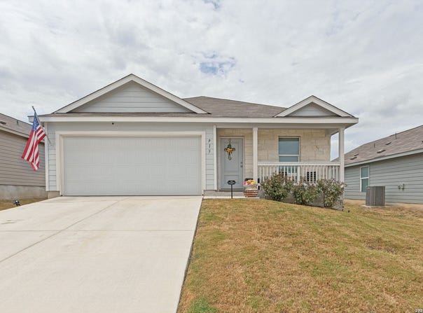 913 RIVIERA CT, Seguin, TX 78155