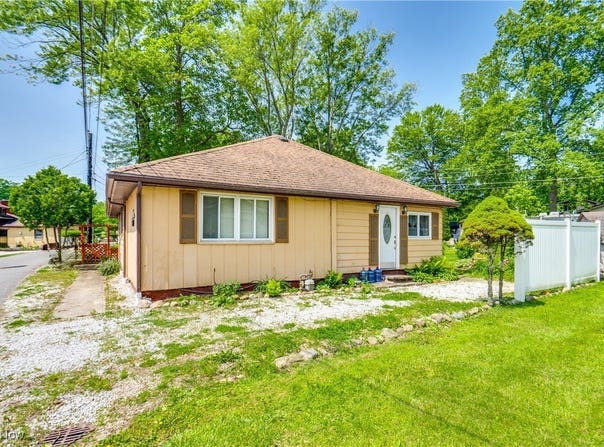 4944 Coleman Drive, Akron, OH 44319