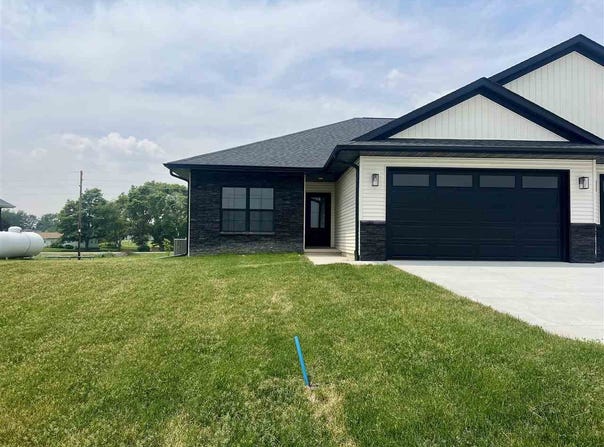 5021 Bluestem St SW, Kalona, IA 52247
