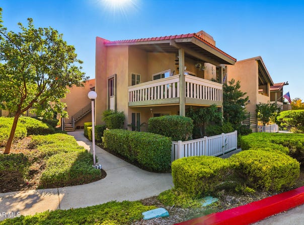 245 Oakleaf Drive, Thousand Oaks, CA 91360