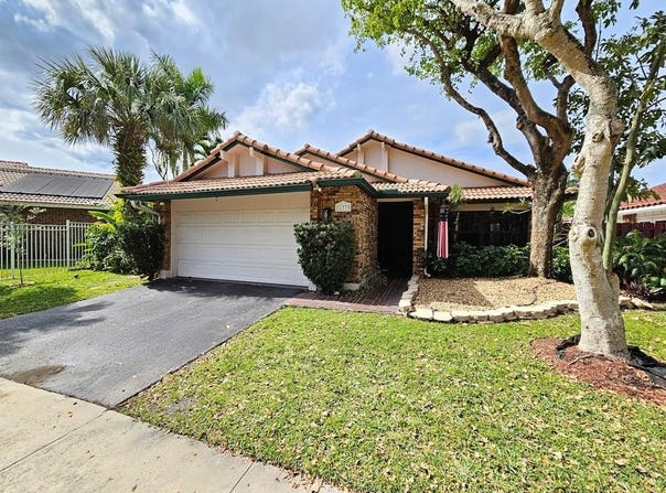 11375 N Point Dr, Cooper City, FL 33026