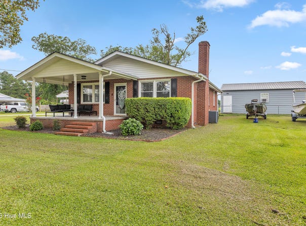 840 S Nc Highway 111, Chinquapin, NC 28521