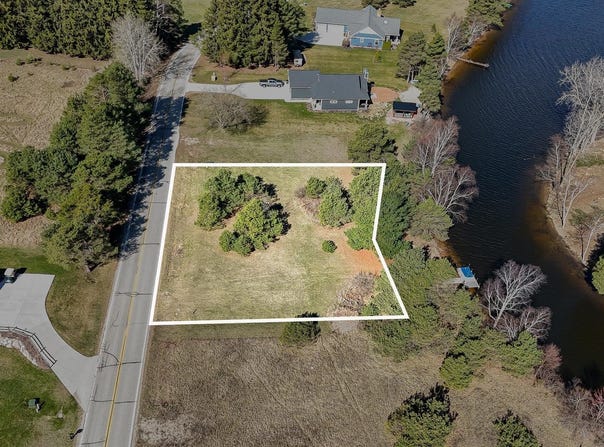 1208 Clubhouse Drive, Lake Isabella, MI 48893