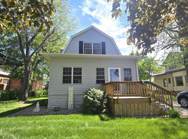210 W 4th St, Miller, SD 57362