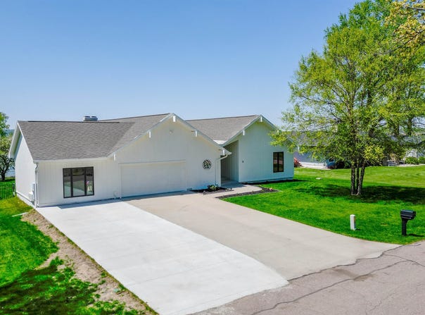 13 Edgewater Lane, Dakota Dunes, SD 57049