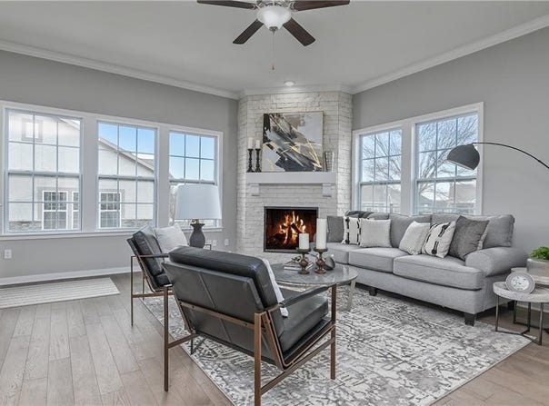 11921 S Tallgrass Drive, Olathe, KS 66061