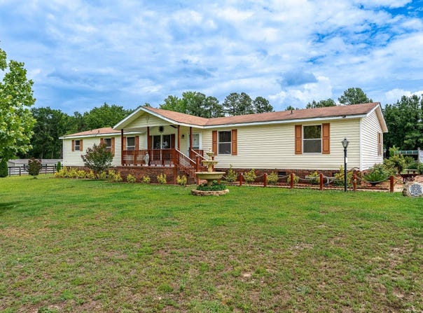 115 L C Drive, Laurens, SC 29360