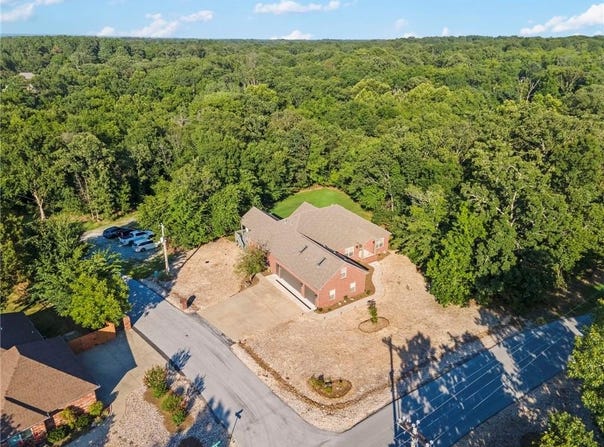 2 Stonehaven  LN, Bella Vista, AR 72715