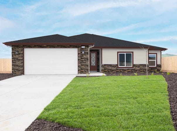 1026 N Walnut St, Woodlake, CA 93286