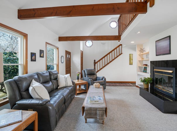 19 S Vine Lane, West Tisbury, MA 02575