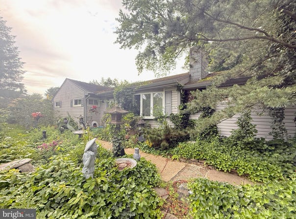 240 ELM AVENUE, WOODBURY HEIGHTS, NJ 08097