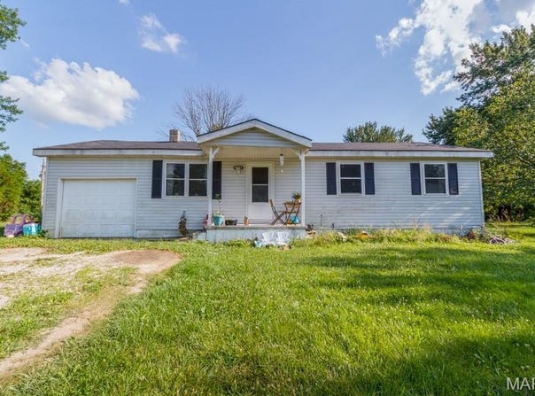19220 Diamond Road, Lebanon, MO 65536