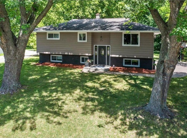 1415 County Road E W, Arden Hills, MN 55112