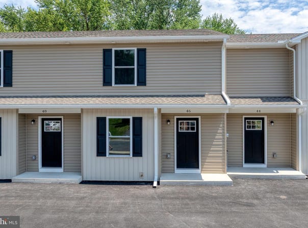 52 PETERSBURG LANE, DUNCANNON, PA 17020