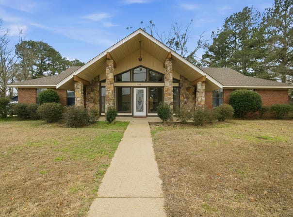 1120 SE 4th St., Magee, MS 39111