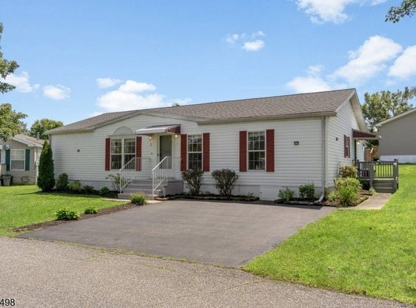 3 Lantern Ln, White Twp., NJ 07823-2913