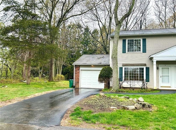 2 Eagle Run, Warwick, RI 02818