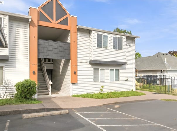 10690 SW DAVIES Rd, Beaverton, OR 97008