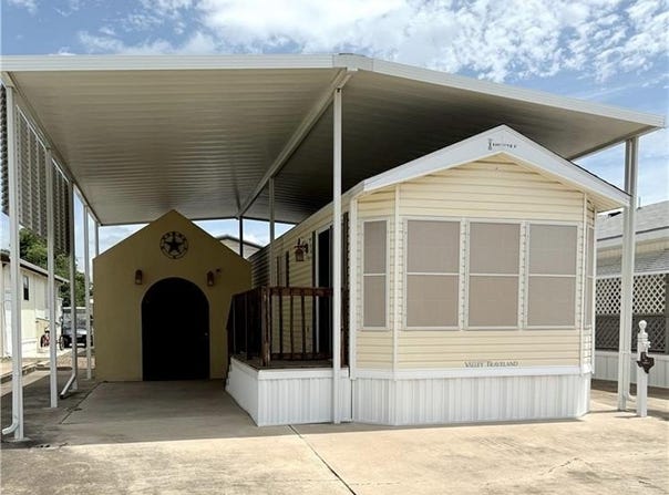 220 Harness Drive, Mission, TX 78574