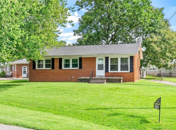 210 MERRIWOOD PARKWAY, Hopkinsville, KY 42240